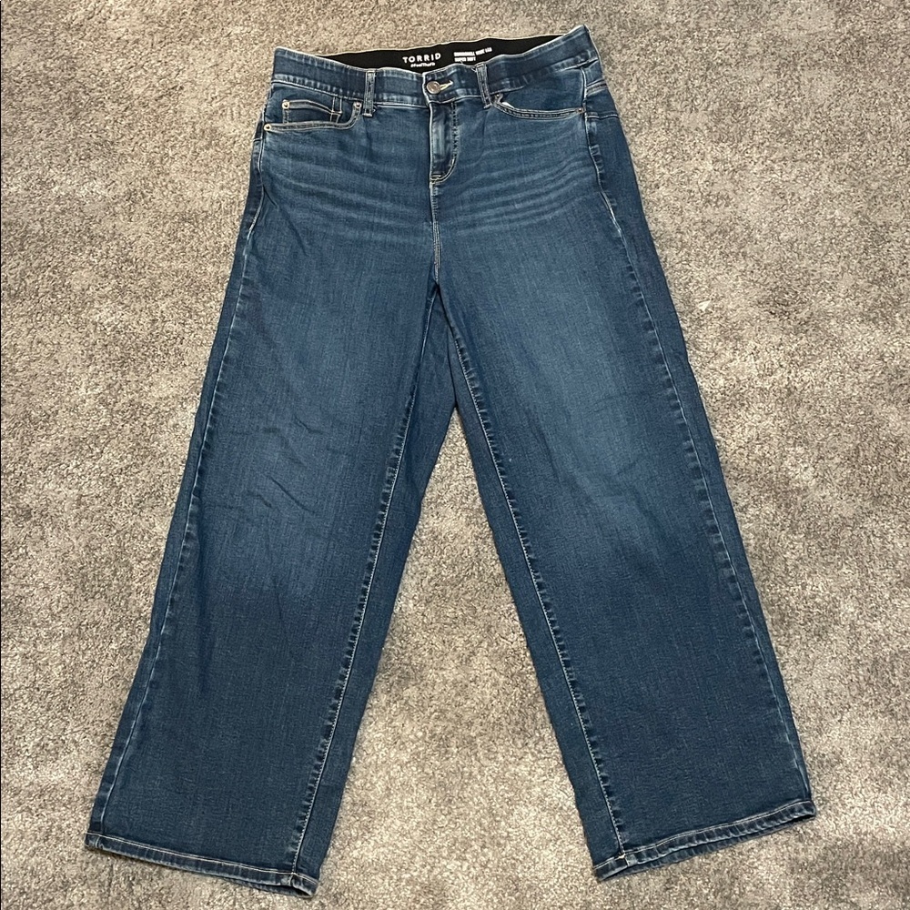 EC Torrid Bombshell Wide Leg Super Soft Medium Wash Jeans - Size 12R